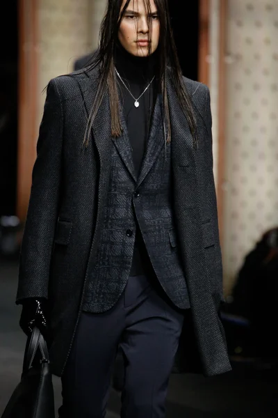 Look 18